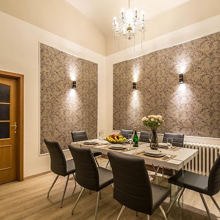 4Bdr Historical Spirit Apt By Ruterra براغ المظهر الخارجي الصورة