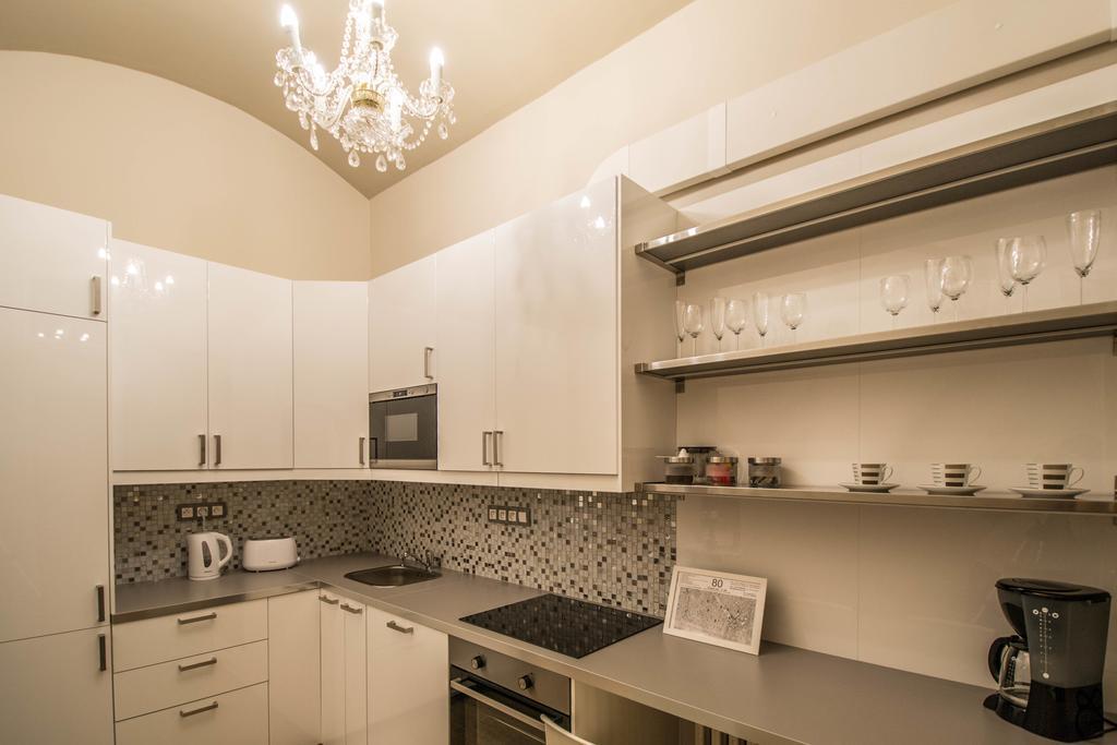 4Bdr Historical Spirit Apt By Ruterra براغ المظهر الخارجي الصورة