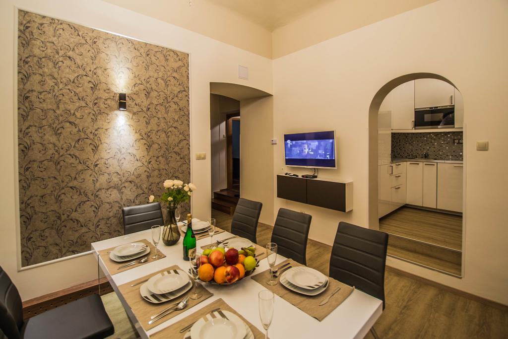 4Bdr Historical Spirit Apt By Ruterra براغ المظهر الخارجي الصورة