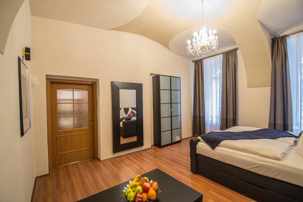 4Bdr Historical Spirit Apt By Ruterra براغ المظهر الخارجي الصورة