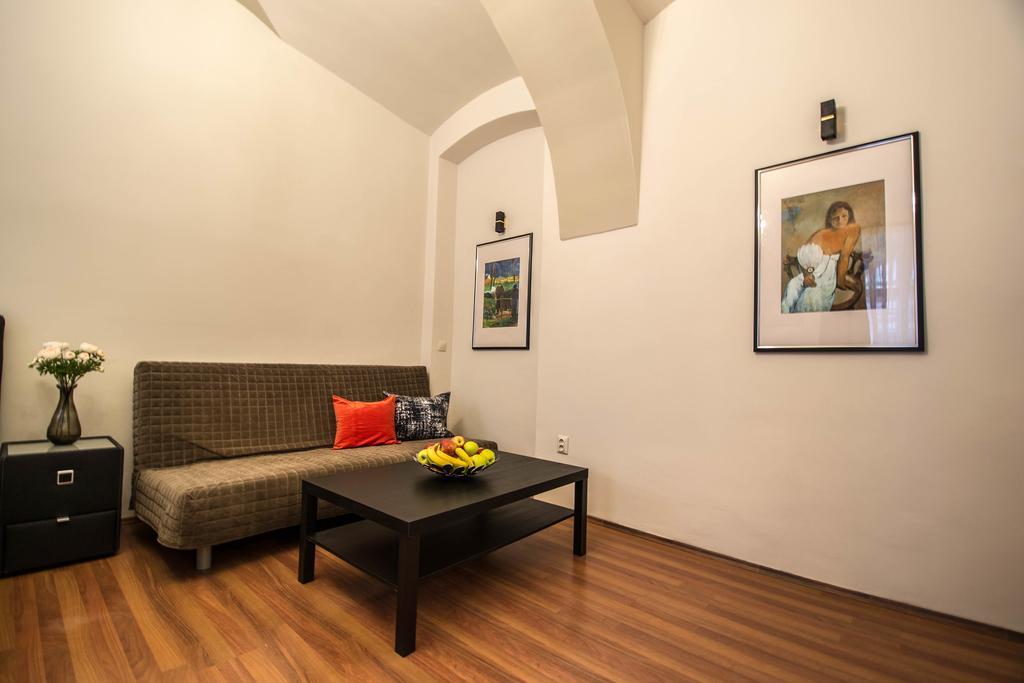 4Bdr Historical Spirit Apt By Ruterra براغ المظهر الخارجي الصورة